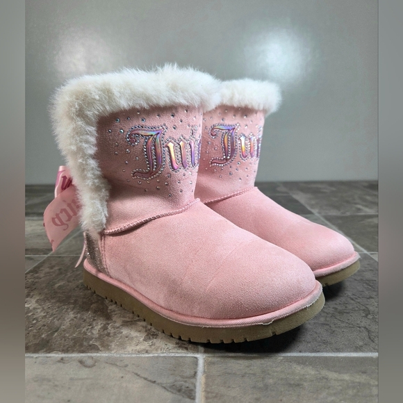 JUICY COUTURE COZY FAUX FUR COZY RHINESTONE BOOTS. - Picture 3 of 8